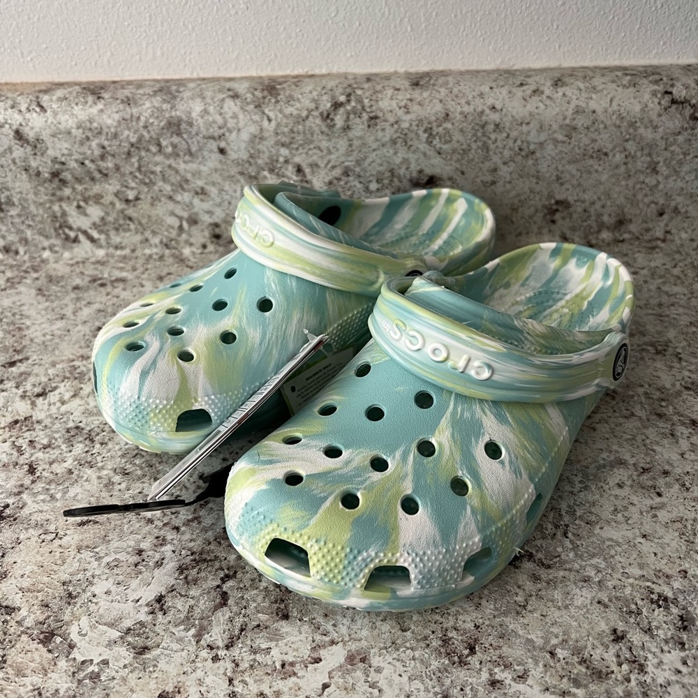 Marbled Crocs - Mens 4/Womens 6